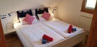 Schlafzimmer mit Doppelbett